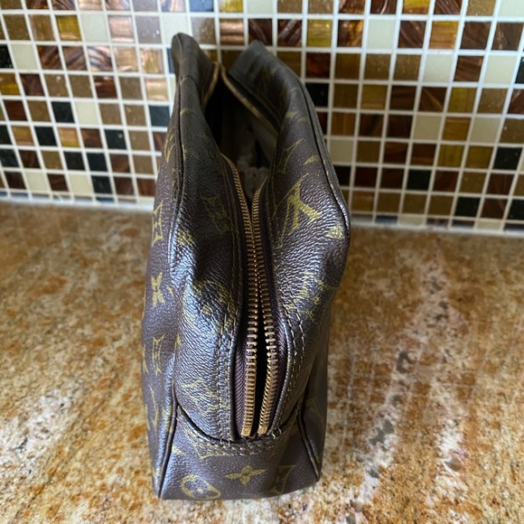 LOUIS VUITTON Monogram Trousse Toilette 28 - Picture 12 of 17
